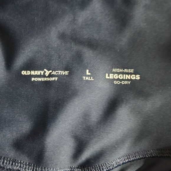 Old Navy High-Waisted Powersoft Side-Pocket Crop Leggings - Picture 6 of 9